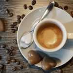 Café-Besuch mit dem Hund — so wird ein entspannter Aufenthalt daraus